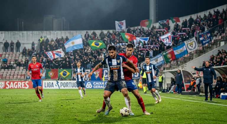 A Romaria do Cimento: Por que os Sul-Americanos estão trocando a Champions League pelo "Lado B" da Europa