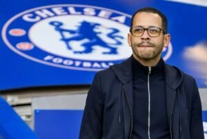 A Reestruturação Perpétua: Chelsea e a Busca Incessante por uma Identidade Administrativa