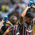 O Apito Derretido: Como as Ondas de Calor Impuseram um "Toque de Recolher" ao Futebol Mundial